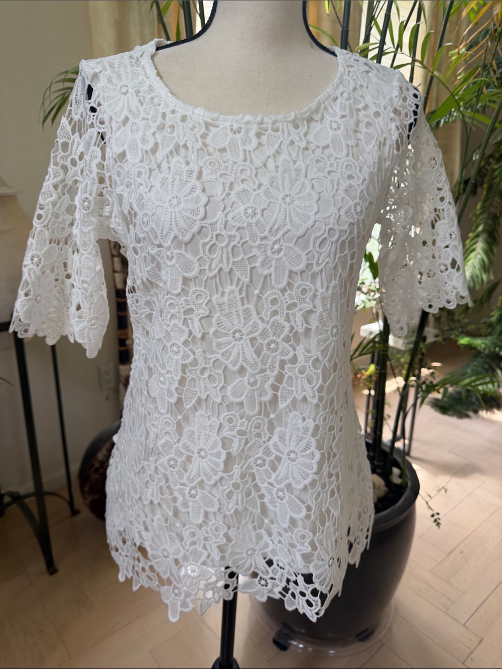 Nina Leonard White Floral Crochet Lace Top